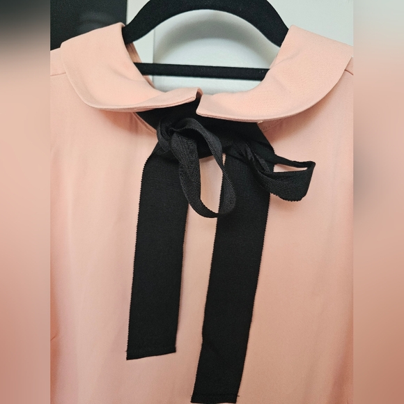 Bebe Blouse tunic with tags Size S pink/salmon color very chic bows and flowy - Picture 4 of 9